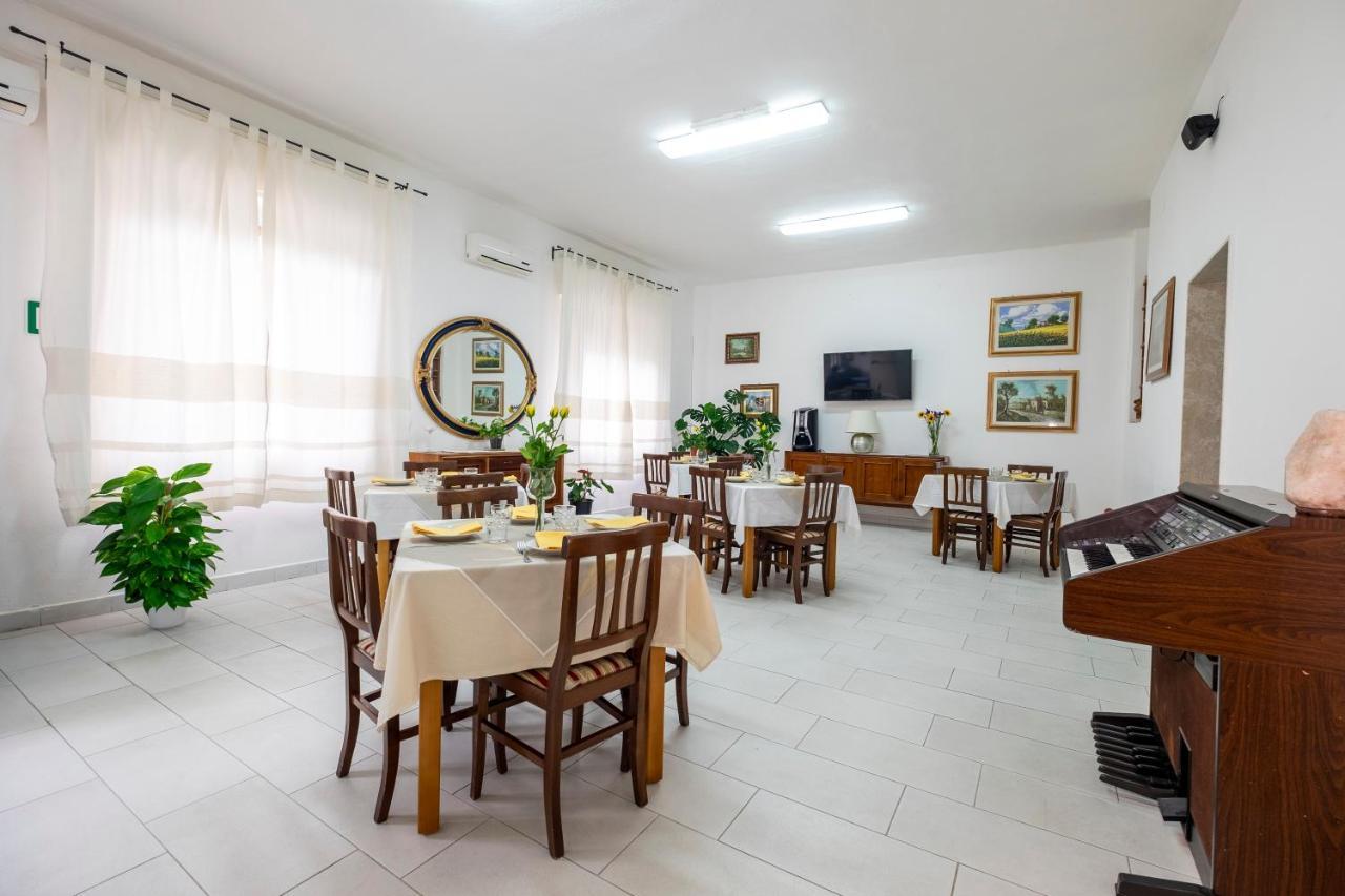 Hotel Soleo Quartu SantʼElena Dış mekan fotoğraf