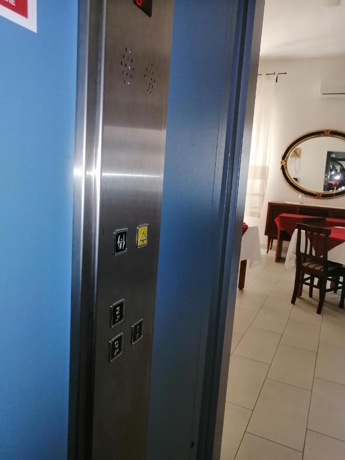 Hotel Soleo Quartu SantʼElena Dış mekan fotoğraf